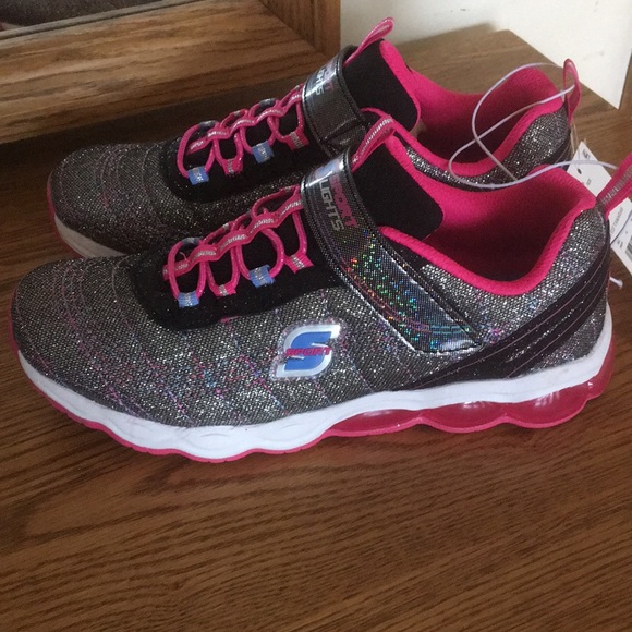 black skechers size 4